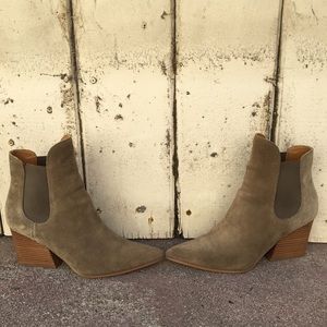 Kendelle & Kylie suede pointed toe Chelsea boots